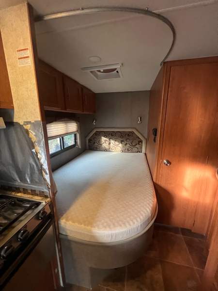 2017 Alpine Adventure 24DS - Image 15