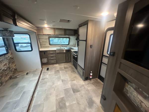 2020 Dutchmen Kodiak FKDS20 - Image 7