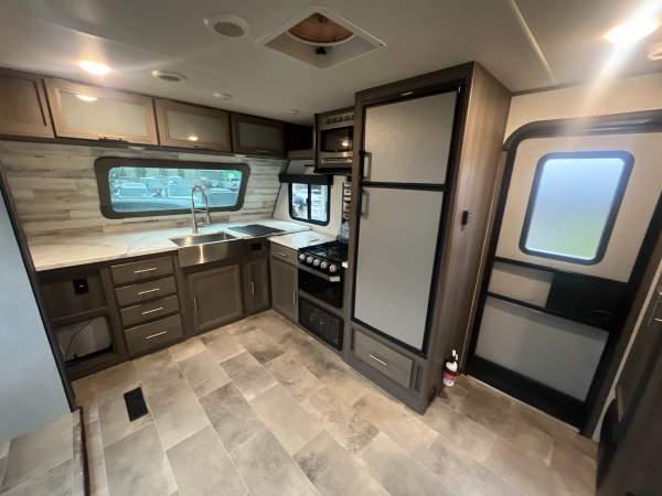 2020 Dutchmen Kodiak FKDS20 - Image 12