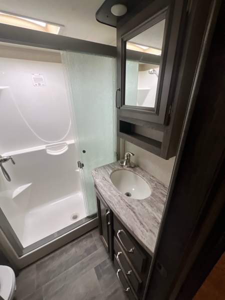 2018 Keystone Montana HM344RL - Image 20