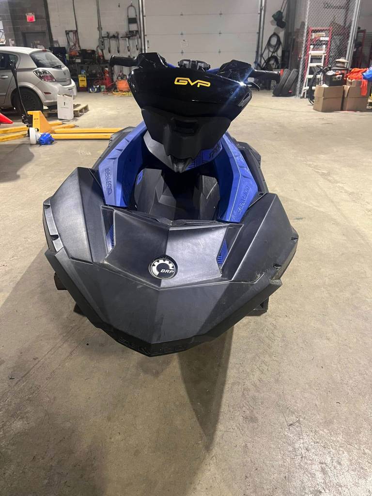 2023 Sea-Doo Spark Trixx 3 UP (Sound System) - Image 9