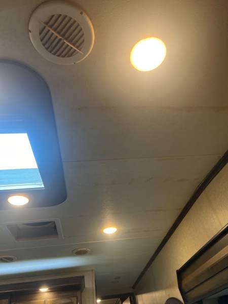 2018 Keystone Montana HM344RL - Image 32