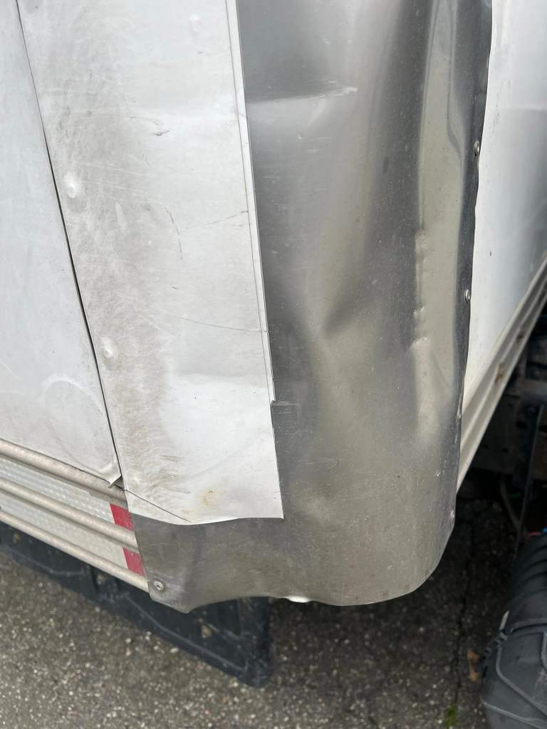 2015 Isuzu NRR Diesel Truck - Image 11