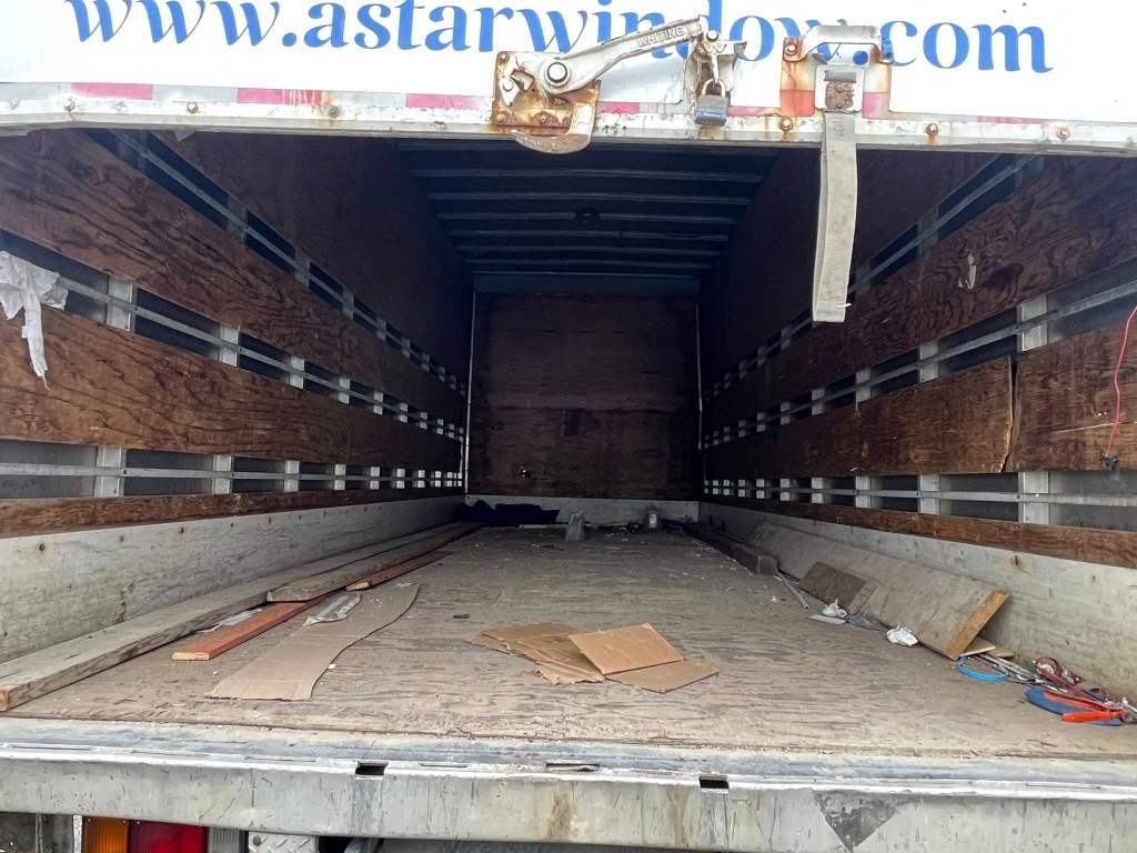 2015 Isuzu NRR Diesel Truck - Image 6