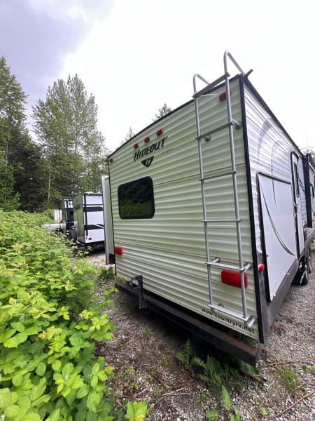 2016 Keystone Hideout 31BHDS - Image 4