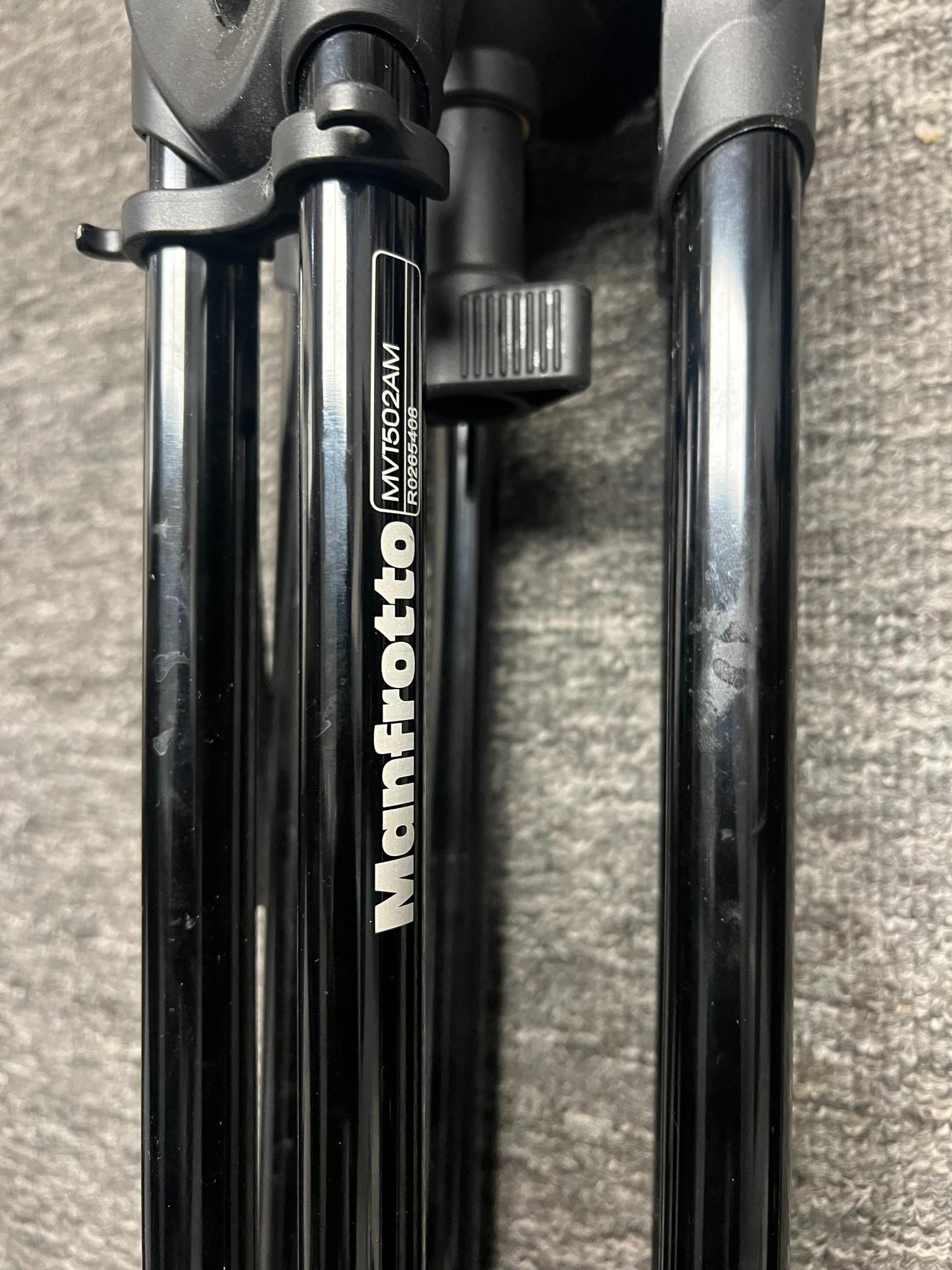 DJI RS 2 Pro Combo and Tripods - Image 4