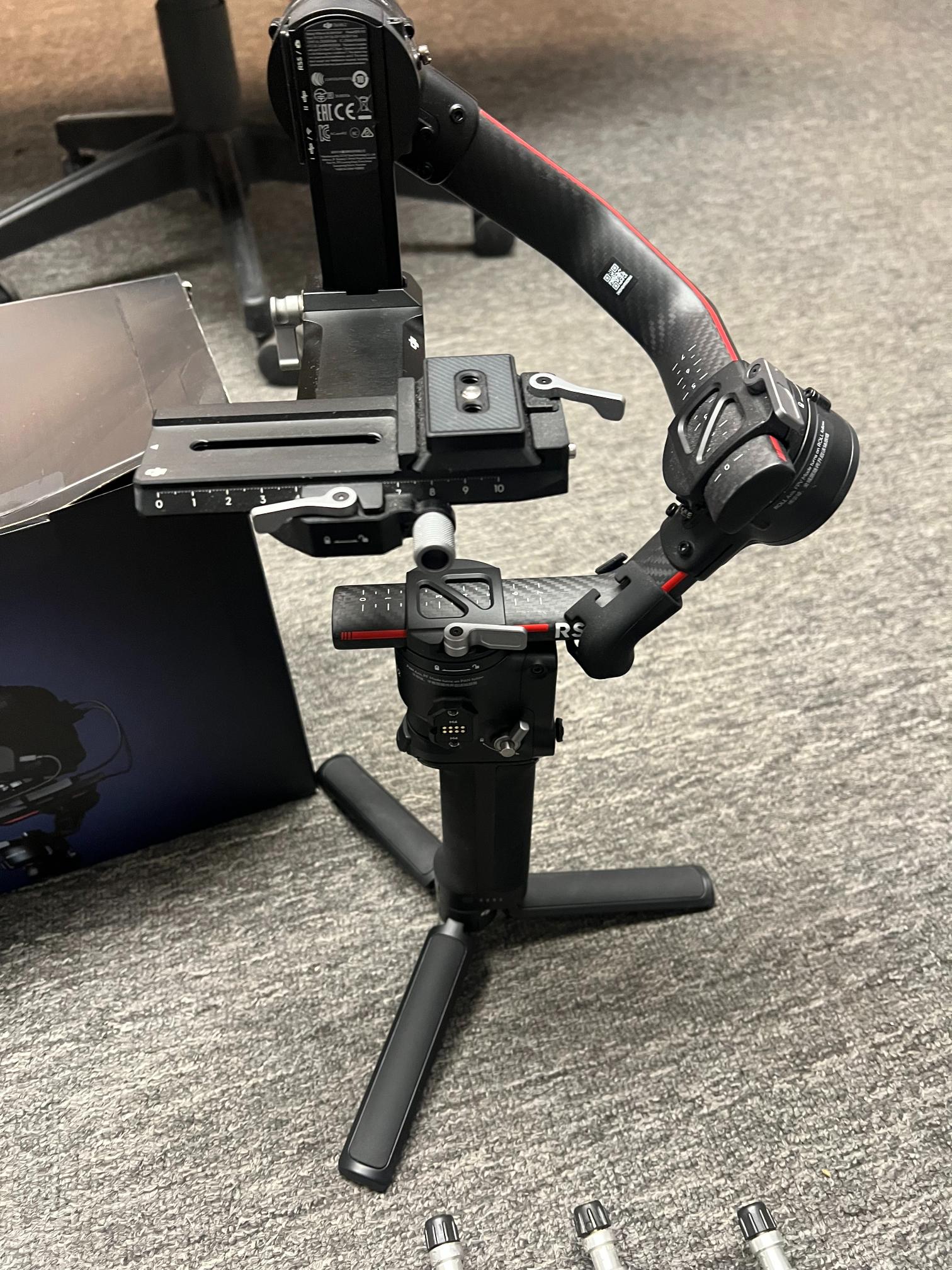 DJI RS 2 Pro Combo and Tripods - Image 7