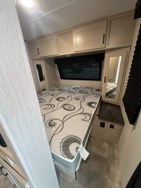 2023 Coachmen Apex Ultra Lite 245BHS - Image 13