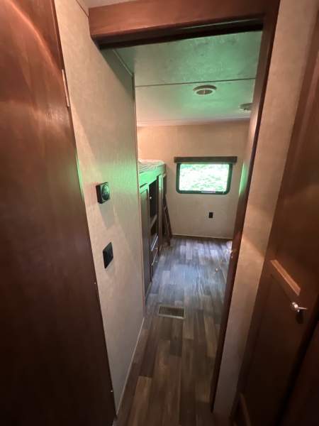 2016 Keystone Hideout 31BHDS - Image 17