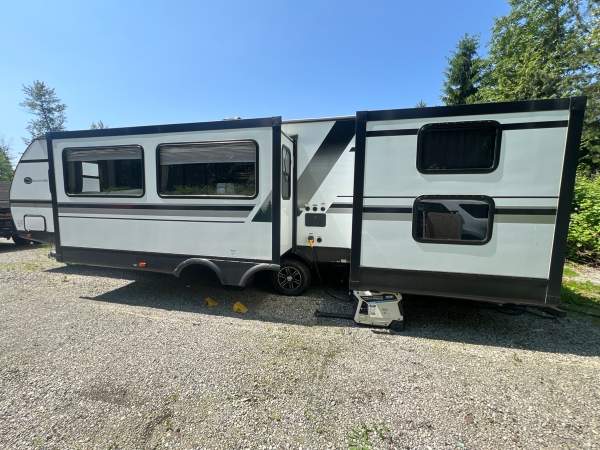 2020 Forest River Island Vibe T31BH - Image 4