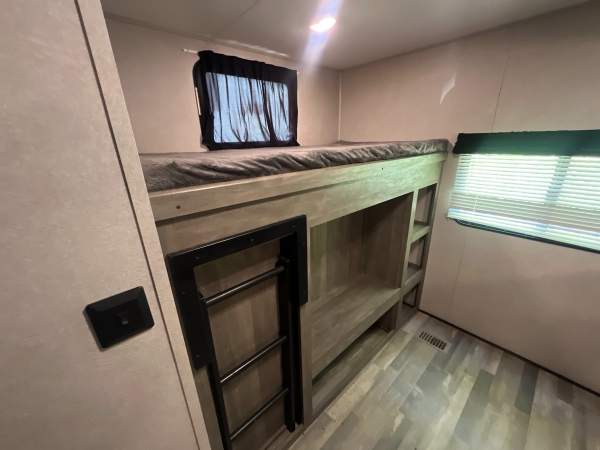 2020 Forest River Island Vibe T31BH - Image 15