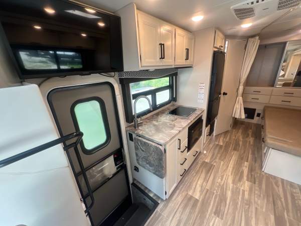 2023 Thor Compass 23TW Motorhome - Image 11
