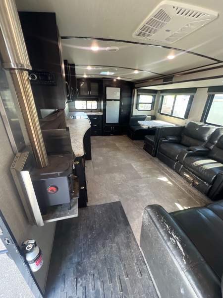 2019 Grand Design Imagine 2850MK - Image 18