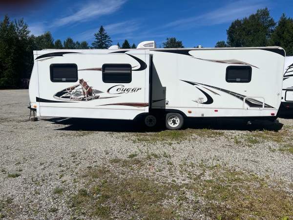 2009 Keystone Cougar 29FKS - Image 3
