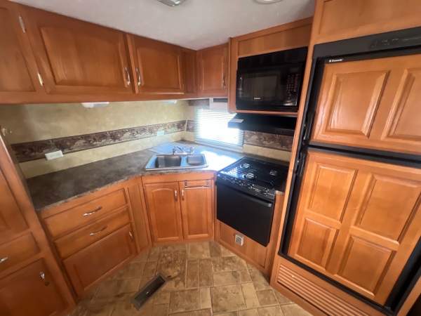 2009 Keystone Cougar 29FKS - Image 14