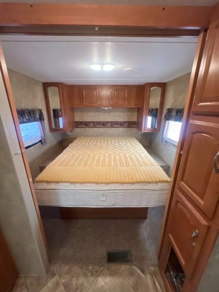 2009 Keystone Cougar 29FKS - Image 16