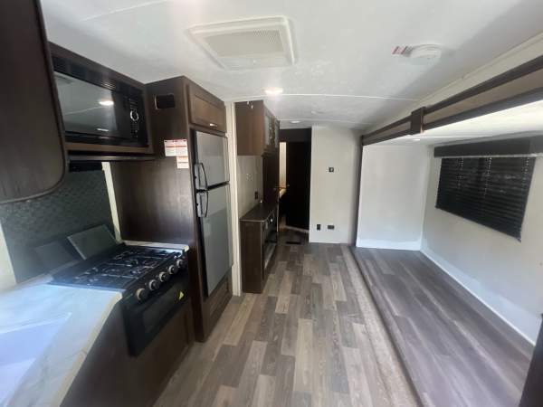 2020 Keystone Springdale 335BH - Image 9