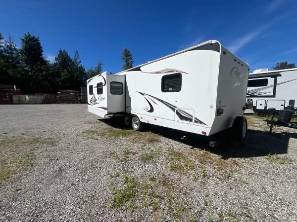 2009 Keystone Cougar 29FKS - Image 4