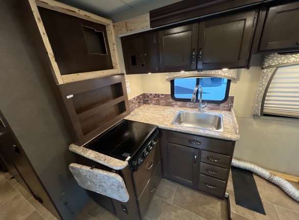 2018 Thor Motor Coach Chateau 30D - Image 21