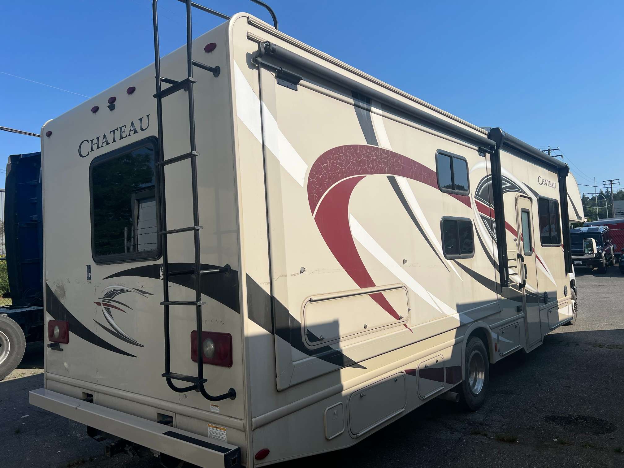 2018 Thor Motor Coach Chateau 30D - Image 4