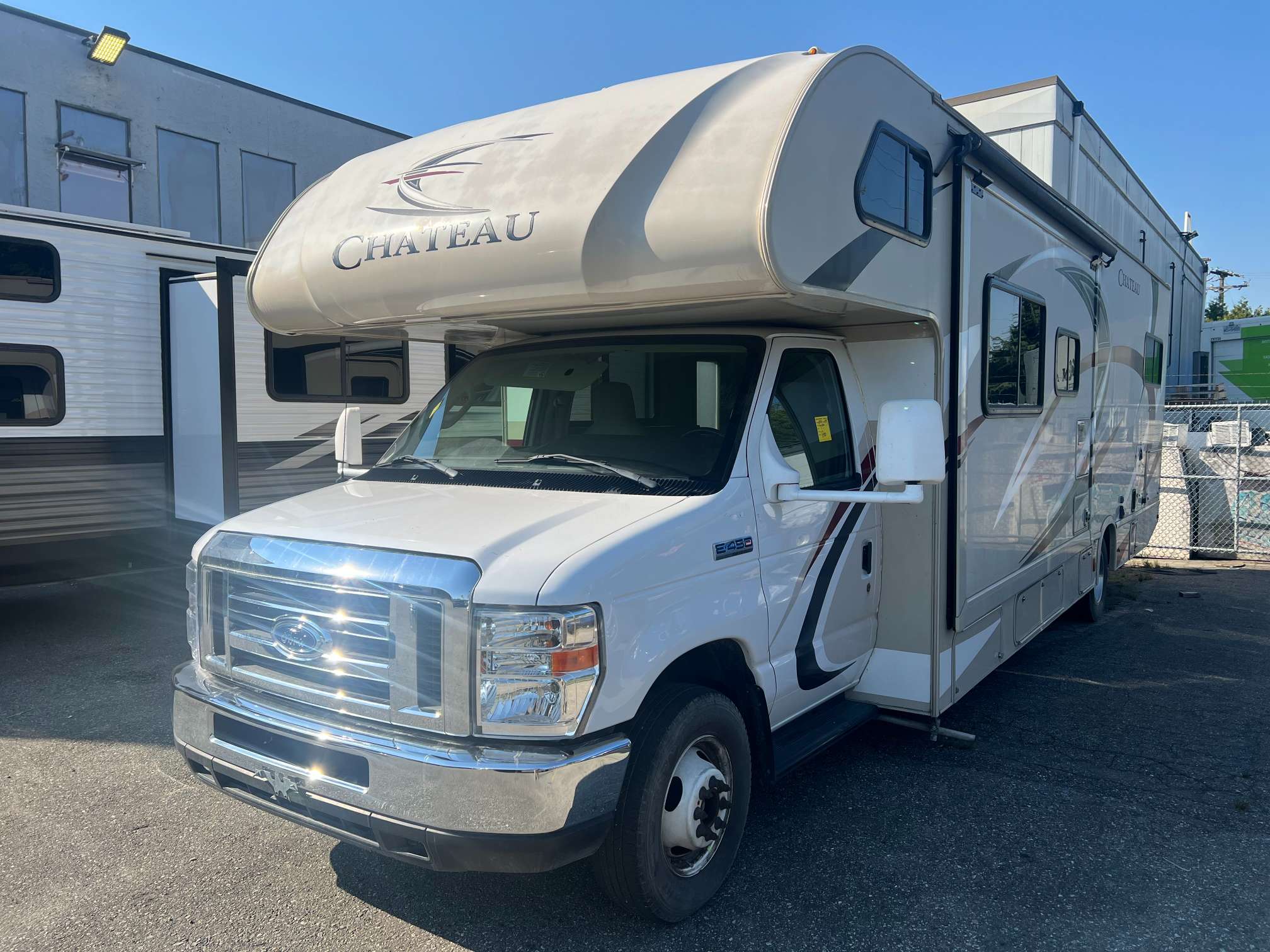 2018 Thor Motor Coach Chateau 30D - Image 8