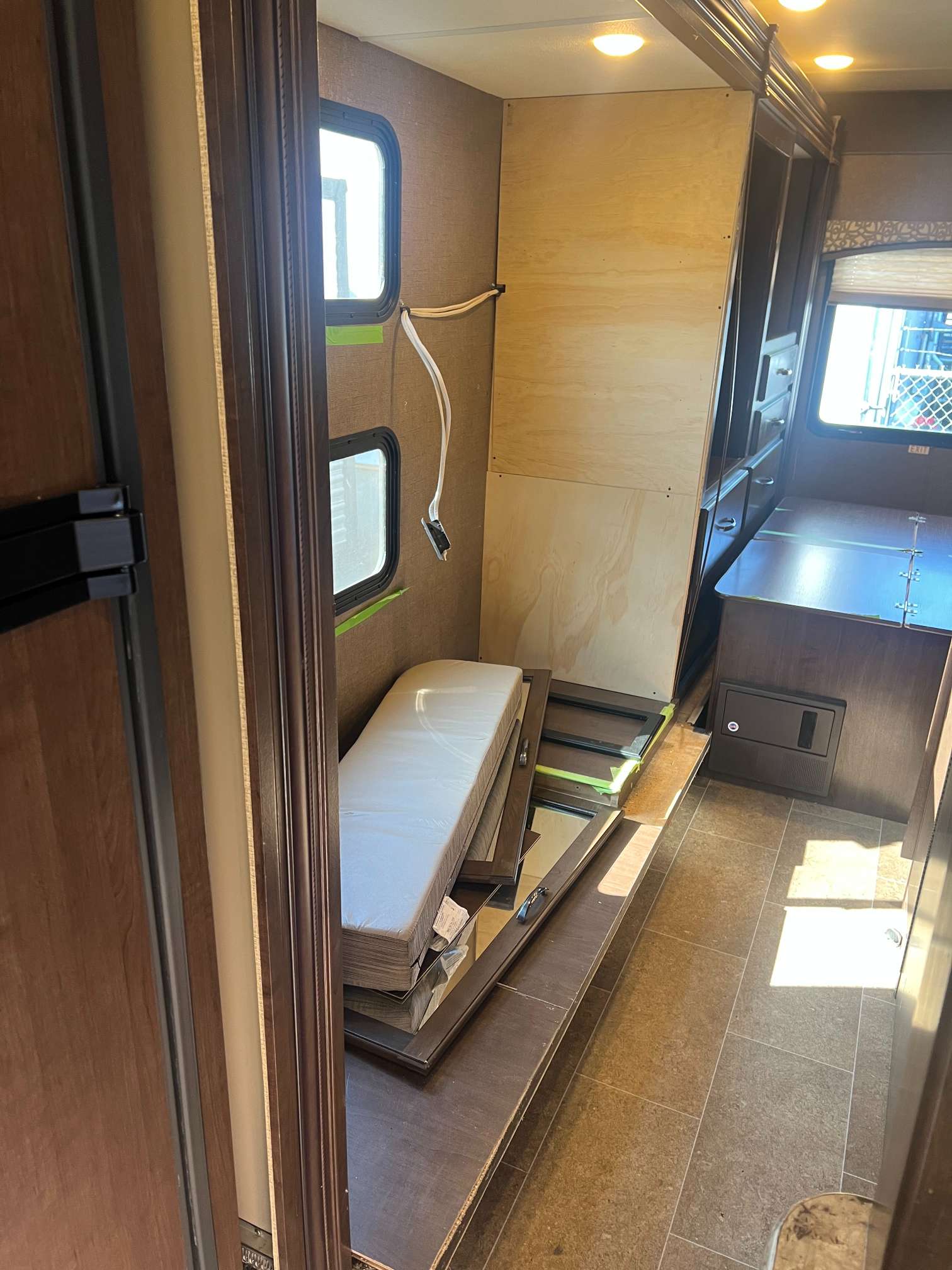 2018 Thor Motor Coach Chateau 30D - Image 15