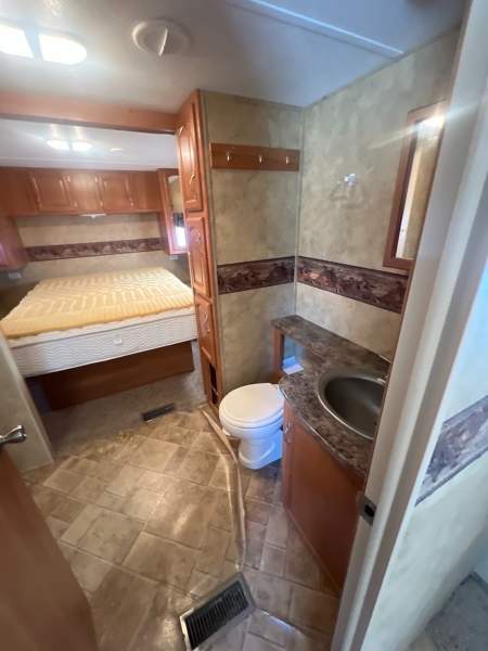 2009 Keystone Cougar 29FKS - Image 15