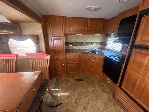 2009 Keystone Cougar 29FKS - Image 12