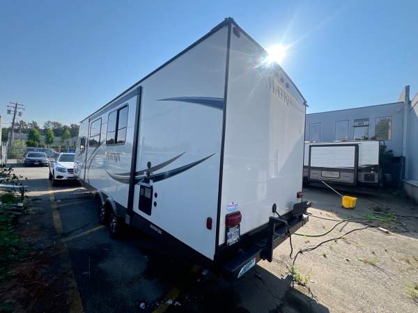 2016 Gulf Stream Matrix 26CRB - Image 5