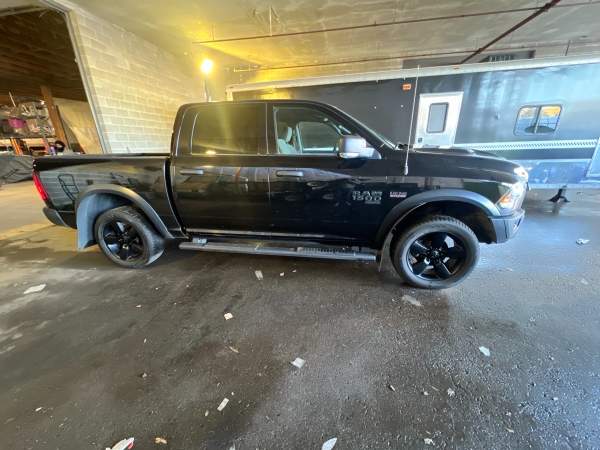 2022 Dodge RAM 1500 Classic Crew Cab 4WD - Image 6