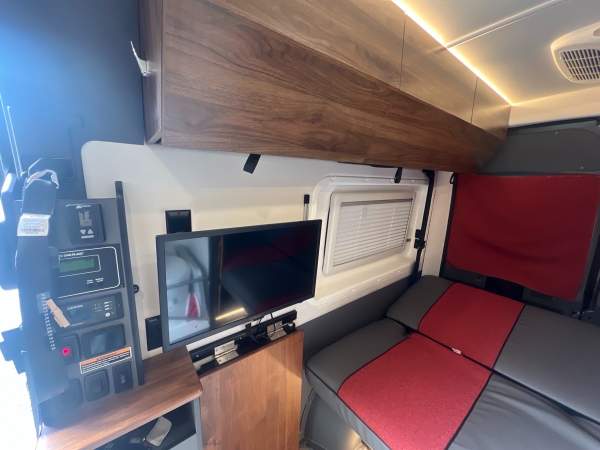 2023 Winnebago Roam - Image 14