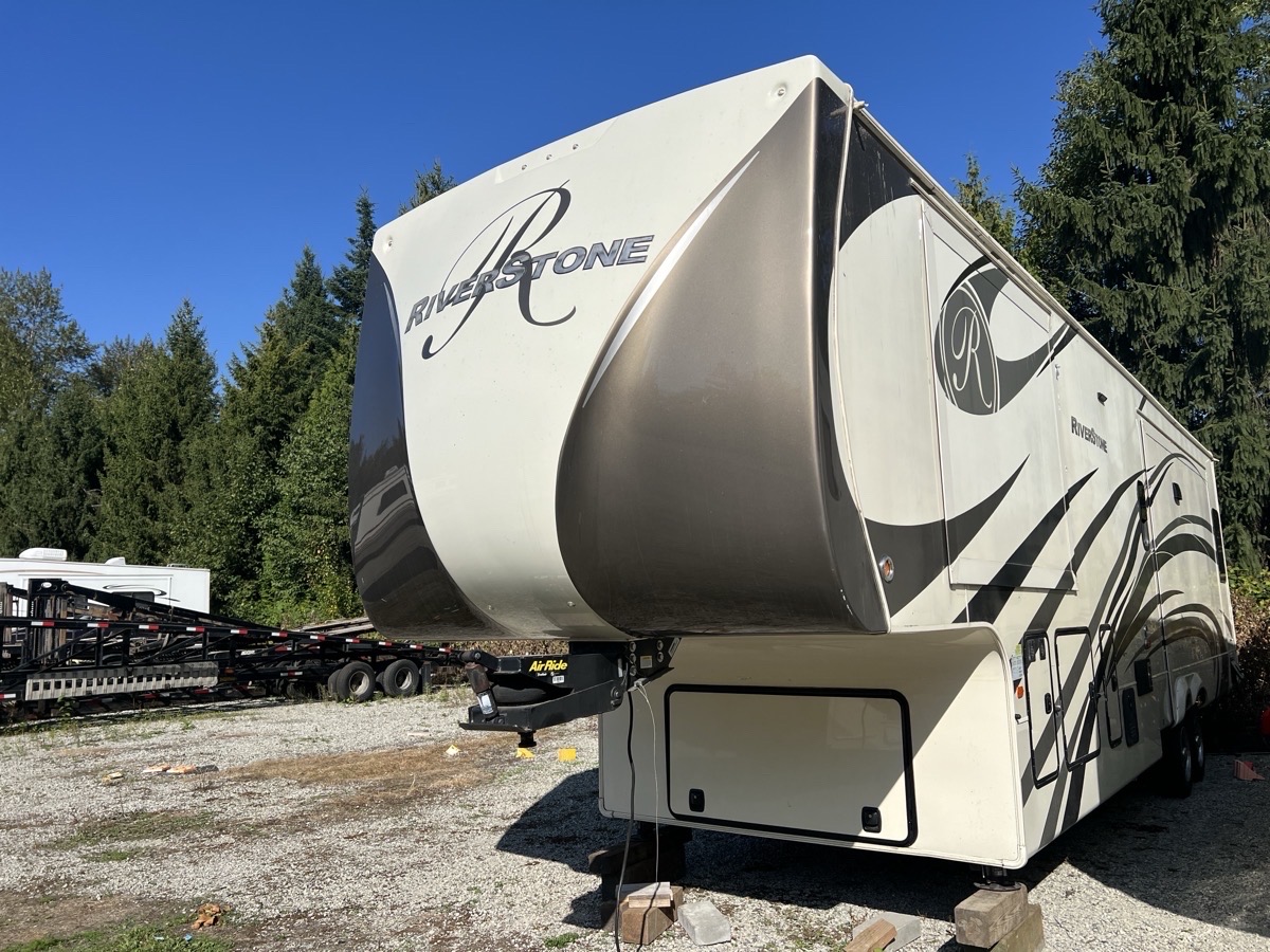 2018 Forest River RiverStone 371K - Image 3