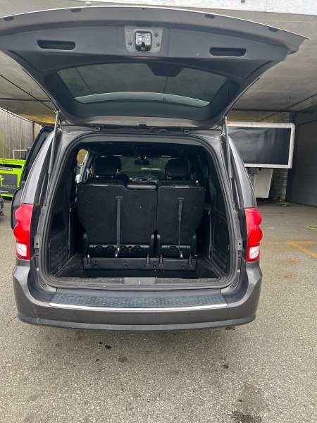 2020 Dodge Caravan Sports SXT - Image 9