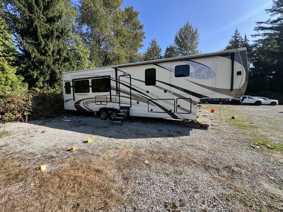 2018 Forest River RiverStone 371K - Image 4