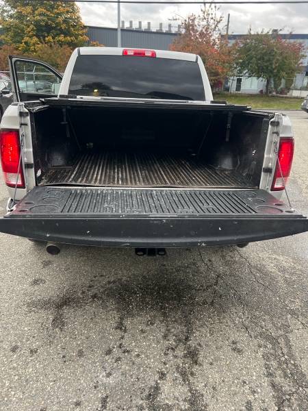 2017  Ram 1500 Tradesman Crew - Image 9