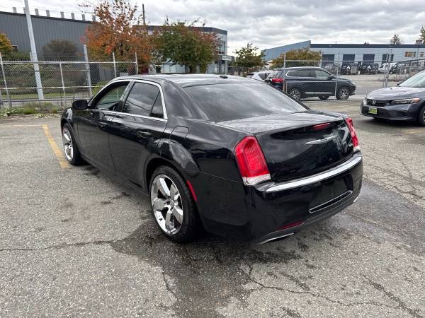 2017 Chrystler 300 Limited RWD - Image 5