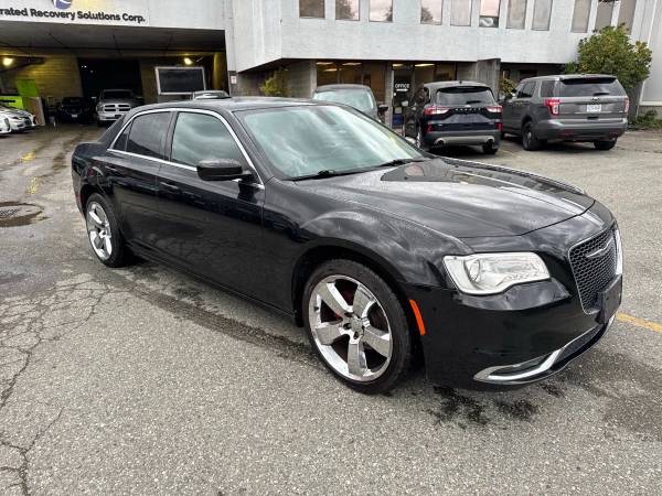 2017 Chrystler 300 Limited RWD - Image 8