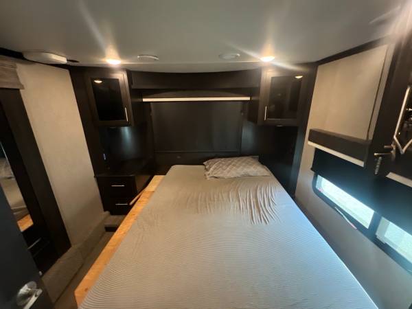 2021 Jayco Seismic 4113 Toy Hauler - Image 18