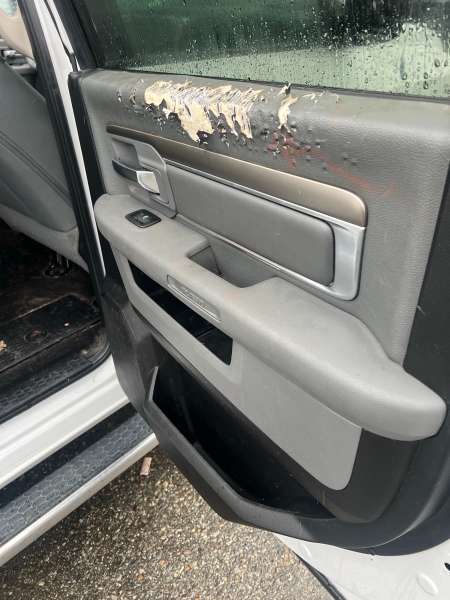 2017 Ram 1500 SLT CREW CAB - Image 16