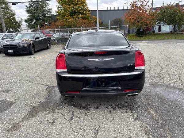 2017 Chrystler 300 Limited RWD - Image 4