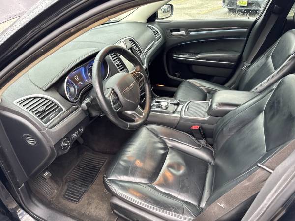 2017 Chrystler 300 Limited RWD - Image 11