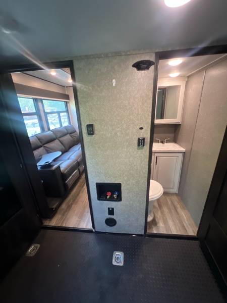 2021 Jayco Seismic 4113 Toy Hauler - Image 23