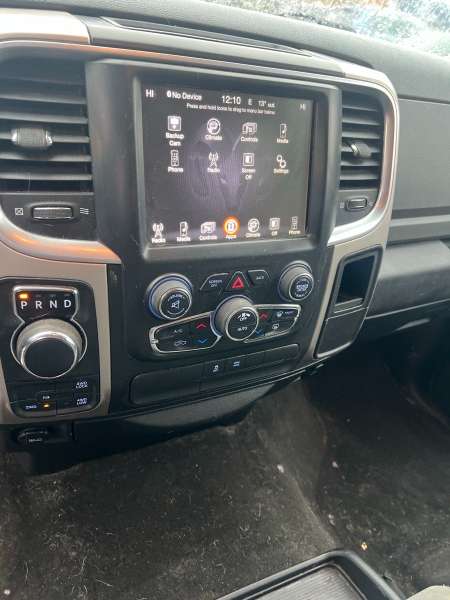 2017 Ram 1500 SLT CREW CAB - Image 12