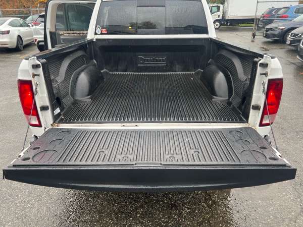 2017 Ram 1500 SLT CREW CAB - Image 15