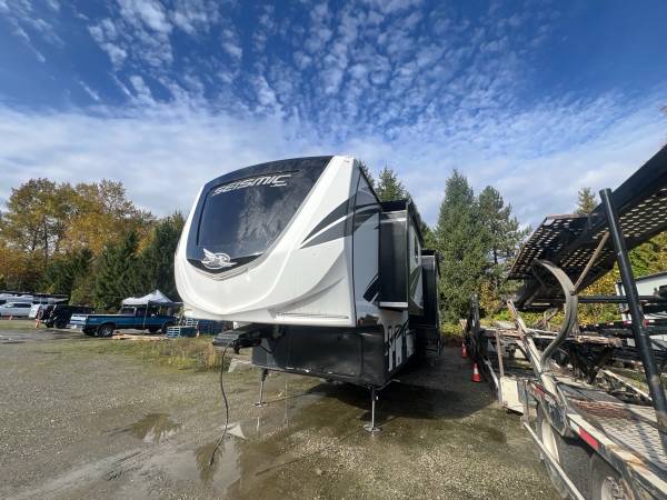 2021 Jayco Seismic 4113 Toy Hauler