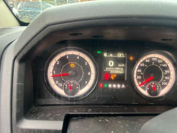 2017 Ram 1500 SLT CREW CAB - Image 11