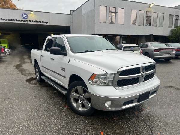 2017 Ram 1500 SLT CREW CAB - Image 3