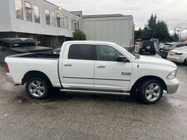 2017 Ram 1500 SLT CREW CAB - Image 4