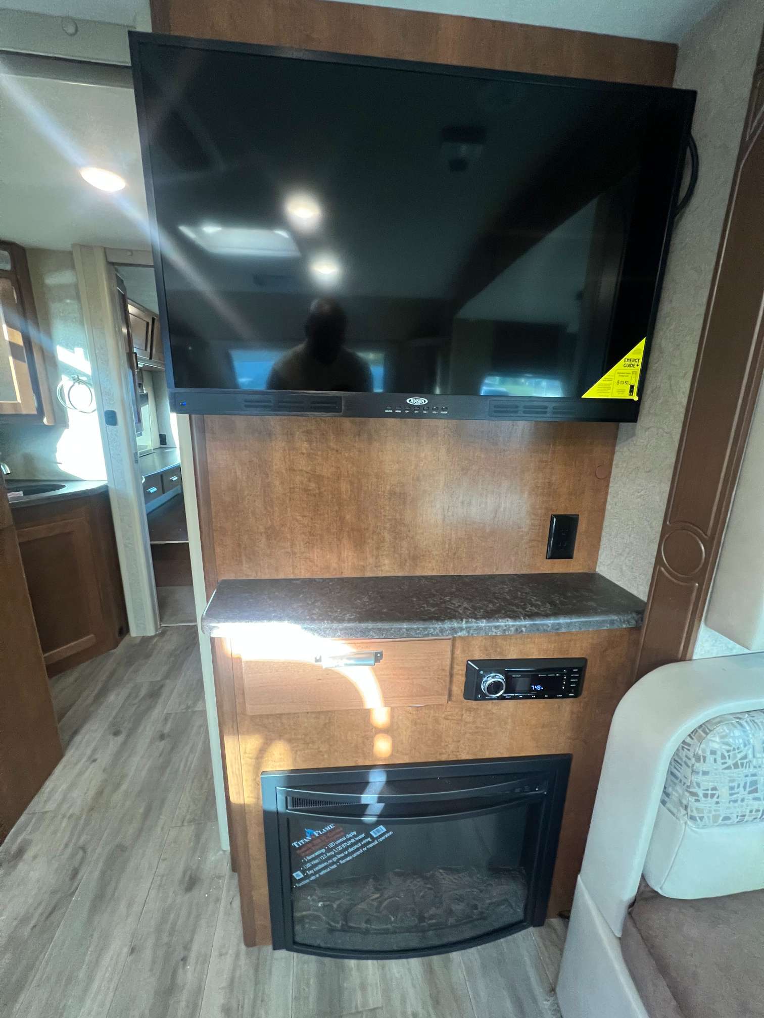 2020 Lance Camper 2465 - Image 25