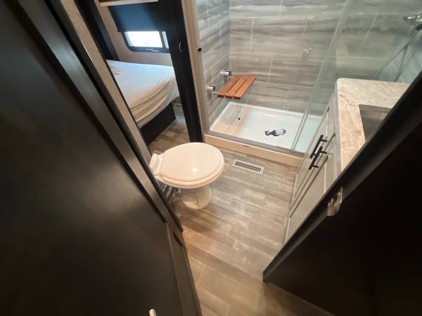 2021 Jayco Seismic 4113 Toy Hauler - Image 15